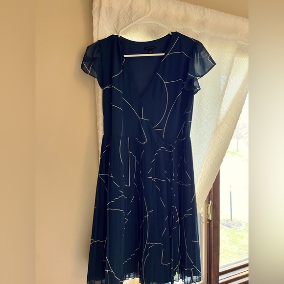 Beautiful Navy Abstract Ann Taylor Wrap Dress - Picture 1 of 2